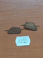 MN HARCKOCSIZÓ TISZTI FEGYVERNEMI JELVÉNY 1352.