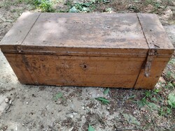 Régi világháborús katonai honvédségi zárható fém láda tároló