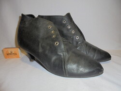 Retro fekete magas szárú női cipő