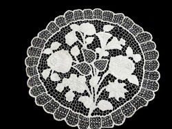 Fehér Kalocsai mintával hímzett riselt terítő, 40 x 37 cm