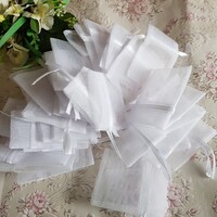 Különböző kisméretű hófehér színű kemény/merev tüll dísztasak, ajándék tasakok