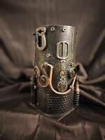 Ipari steampunk hatású palacktartó fedéllel