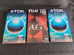 HÁROM MÁRKÁS ORIGINÁL CELOFÁNOS VHS KAZETTA EGYBEN ELADÓ.