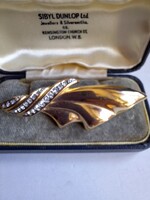 Aranyozott bross kövekkel