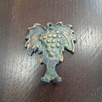 Szőlő díszítéses régi réz fogas/akasztó (7x5,5x1,8 cm)