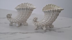 Viktória porcelán kürt formájú vázák párban
