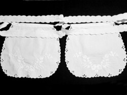 Fehér Kalocsai mintával hímzett kötény darabra, méretek a képeken