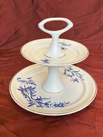 HOLLÓHÁZI EMELETES SÜTEMÉNY KÍNÁLÓ, PORCELÁN GYÜMÖLCS KÍNÁLÓ, KÉK VIRÁG FESTÉSSEL 22 CM