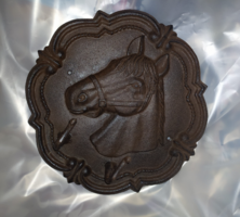 Lovas öntöttvas akasztó