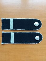 MN HADIHAJÓS TISZTHELYETTES RENDFOKOZAT VÁLLSZALAG CSILLAG NÉLKÜL