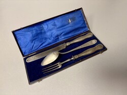 Antik ezüst evőeszköz dobozában