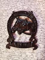 Lovas fémöntvény fali kulcstartó