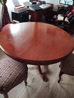 🟤 Kerek, kihúzható étkezőasztal –  bővíthető