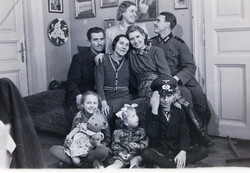 Régi fotónegatív Wehrmacht katona családjával 1940 körül