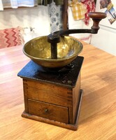 Antik bécsi trapéz alakú bieder réztölcséres régi kávédaráló