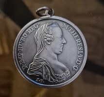 Elegáns Mária Terézia Tallér (1780) Stílusú Emlékmedál Akasztóval