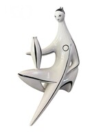 Zsolnay korsót tartó nő, pajzspecsétes, ajàndékkal