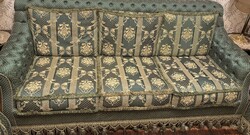 Klasszikus stílusú, damaszt mintás kanapé kèt darab fotellal