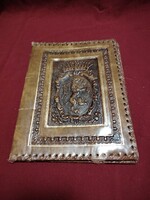 Dombornyomott bőr könyvborító