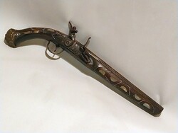 Régi kovás replika pisztoly fegyver gyöngyház és réz berakással 44 cm