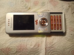Hibás Sony ericsson w580 retró telefon eladó