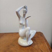 Szép Zsolnay porcelán szobor: fésülködő női akt (23x9x11 cm)
