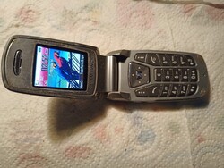 Hibás Samsung  e720 retró telefon eladó