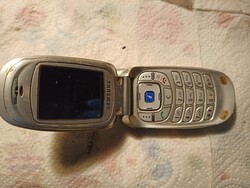 Hibás Samsung  x450 retró telefon eladó