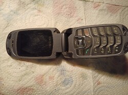 Hibás Samsung  x650 retró telefon eladó