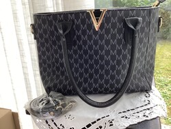Új fekete kézi és válltáska, új állapotban Márió Valentinó