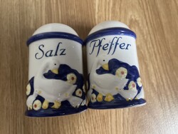 Nagyon szép porcelán só bors tartó.