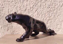 Jelzett, art deco stílusú (lopakodó, vadászó), nagyméretű, fényes mázas, párduc szobor eladó