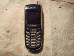 Hibás Samsung  x600 retró telefon eladó