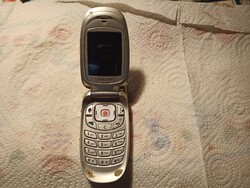 Hibás Samsung  x450 retró telefon eladó