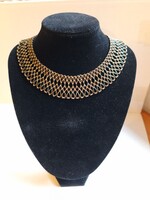 Kèzműves nyakèk japán üveggyöngyből