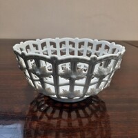 Fehér Herendi porcelán áttört levelekkel díszített kínáló tál