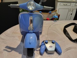 Baby Born kék távirányítós robogó,