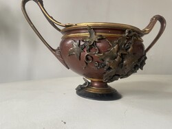 Bronz anyagú Art Nouveau tál réz domborműves  ornamentikus díszítéssel, készült 1900 körül