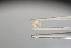0,61 ct Kerek Briliáns Gyémánt M–N