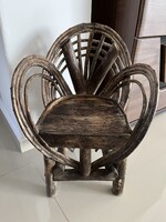Antik fonott baba szék