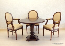 Art Deco 4 személyes étkezőasztal. Tetőátmérő 100 cm, magassága, 77 cm. Raktárról elérhető!