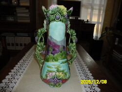 Antik, szecessziós, csodás  Körmöcbányai majolika váza. Szépségét emeli  a különleges fül megoldás.