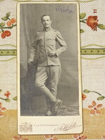 ANTIK KEMÉNYHÁTÚ FOTÓ FÉNYKÉP WILDT BUDWEIS EGYENRUHÁS FÉRFI