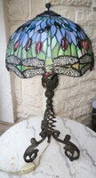 Gyönyörű Asztali làmpa Tiffany lámpa szitakötő mintàs üveg búràval Nagy méretű Kovàcsoltvas talpon