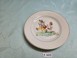 A1673 Zsolnay mesefigurás tányér 21 cm