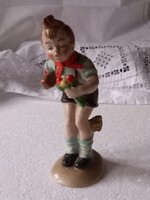 W&A Hilla Peyk porcelán kisfiú virágcsokorral