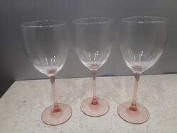 3 kristálypoharak rózsaszín talppal és nyakkal