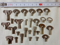 Vekker óra felhúzó fülek gombok 28db egyben