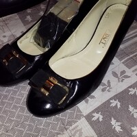 Női bőr lakk cipő