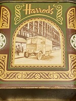 Régi teás pléh doboz. Harrods márkájú. Fellelt,de jó,szép állapotban. Mérete.11x10 cm